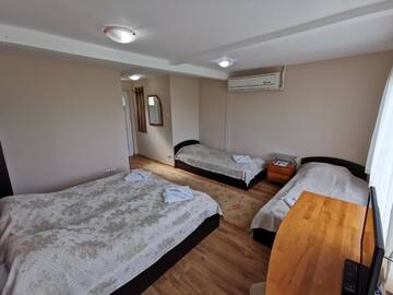 Фото номера Номер-студио с террасой Гостевой дом Villa Aqua г. Правец 4